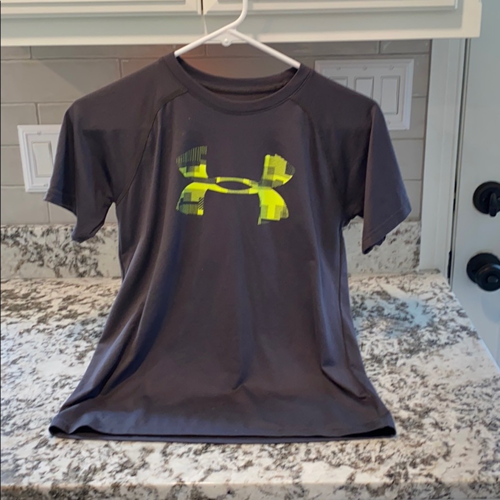 Boys under armour T-shirt medium heat gear
